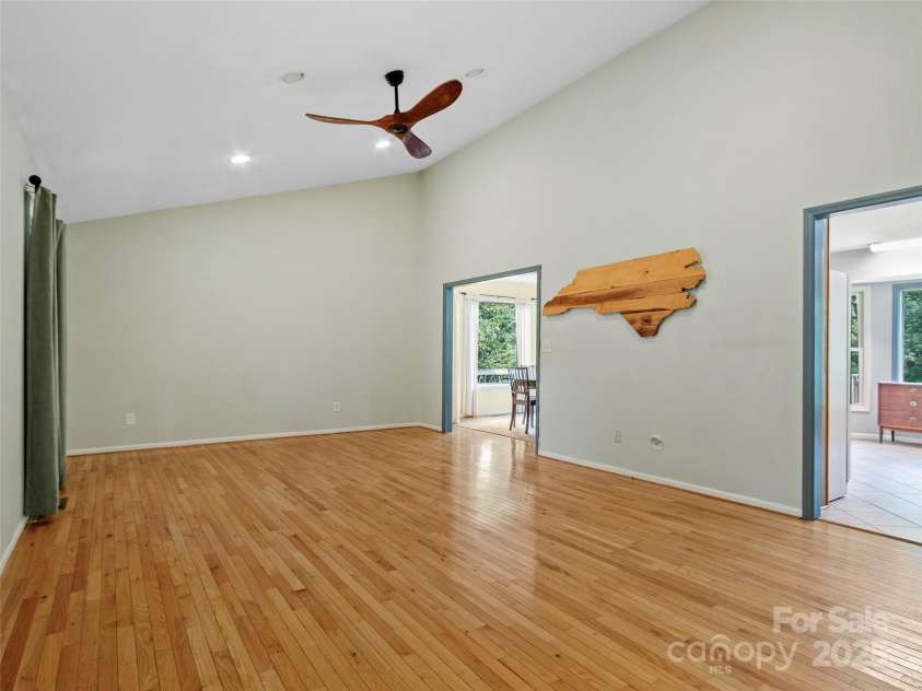 300 Dogwood Lane, Burnsville, NC 28714.  MLS# CAR4296649, YatesRealty ID 35074. 