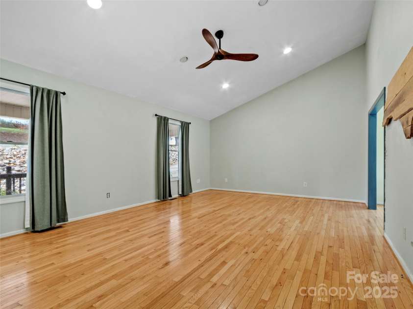 300 Dogwood Lane, Burnsville, NC 28714.  MLS# CAR4296649, YatesRealty ID 35074. 