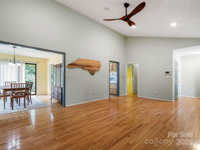 300 Dogwood Lane, Burnsville, NC 28714.  MLS# CAR4296649, YatesRealty ID 35074. 