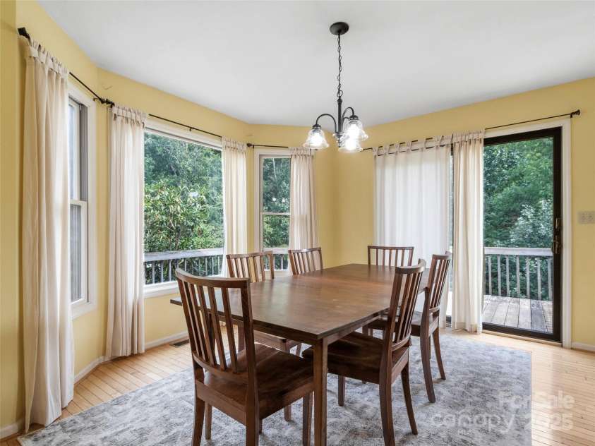 300 Dogwood Lane, Burnsville, NC 28714.  MLS# CAR4296649, YatesRealty ID 35074. 