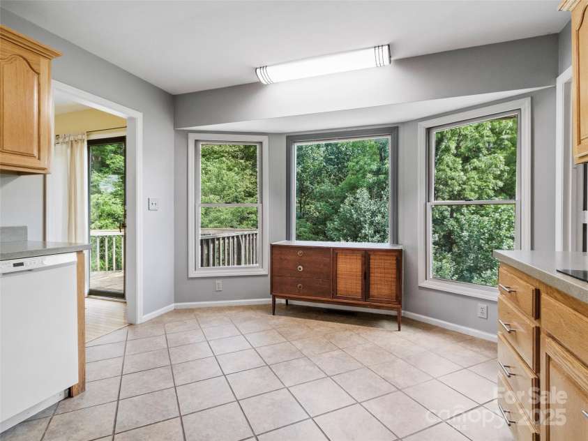 300 Dogwood Lane, Burnsville, NC 28714.  MLS# CAR4296649, YatesRealty ID 35074. 