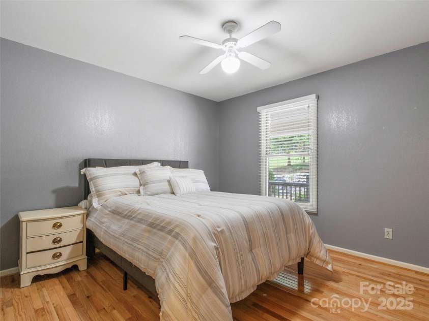 300 Dogwood Lane, Burnsville, NC 28714.  MLS# CAR4296649, YatesRealty ID 35074. 