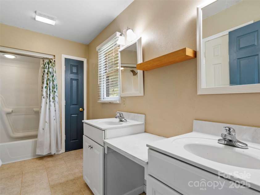 300 Dogwood Lane, Burnsville, NC 28714.  MLS# CAR4296649, YatesRealty ID 35074. 