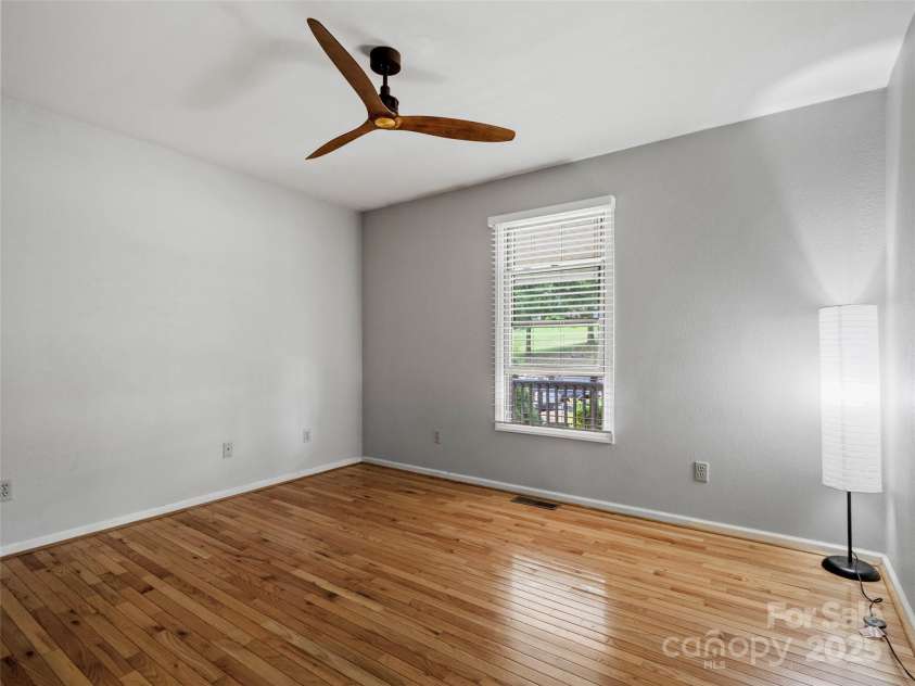 300 Dogwood Lane, Burnsville, NC 28714.  MLS# CAR4296649, YatesRealty ID 35074. 