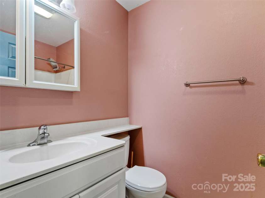 300 Dogwood Lane, Burnsville, NC 28714.  MLS# CAR4296649, YatesRealty ID 35074. 