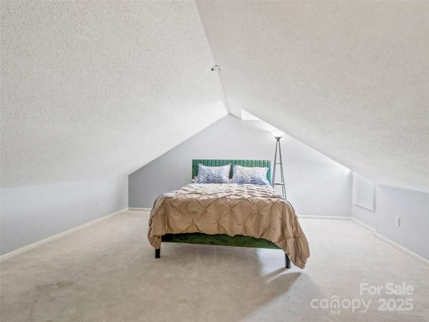 300 Dogwood Lane, Burnsville, NC 28714.  MLS# CAR4296649, YatesRealty ID 35074. 