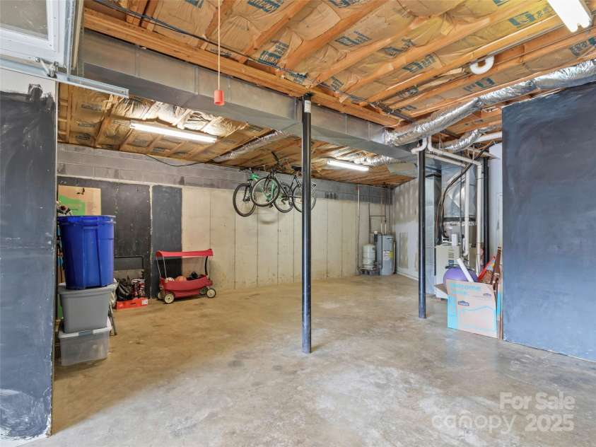 300 Dogwood Lane, Burnsville, NC 28714.  MLS# CAR4296649, YatesRealty ID 35074. 