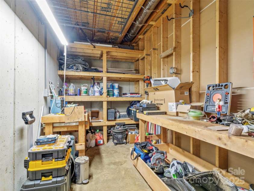 300 Dogwood Lane, Burnsville, NC 28714.  MLS# CAR4296649, YatesRealty ID 35074. 
