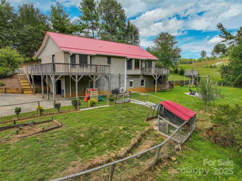 300 Dogwood Lane, Burnsville, NC 28714.  MLS# CAR4296649, YatesRealty ID 35074. 