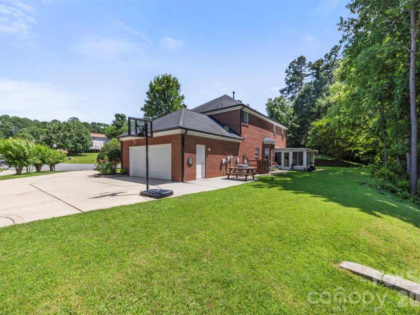 5302 Fairgrove Lane, Harrisburg, NC 28075.  MLS# CAR4372391, YatesRealty ID 35074. 