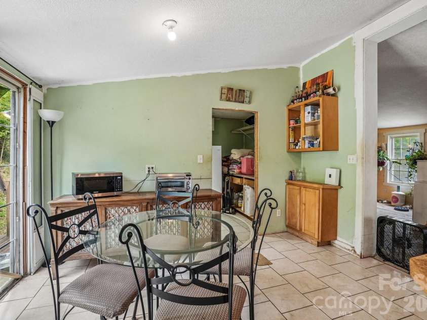 400 Morgan Branch Road, Marshall, NC 28753.  MLS# CAR4395318, YatesRealty ID 35075. 