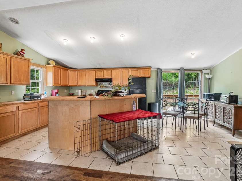 400 Morgan Branch Road, Marshall, NC 28753.  MLS# CAR4395318, YatesRealty ID 35075. 