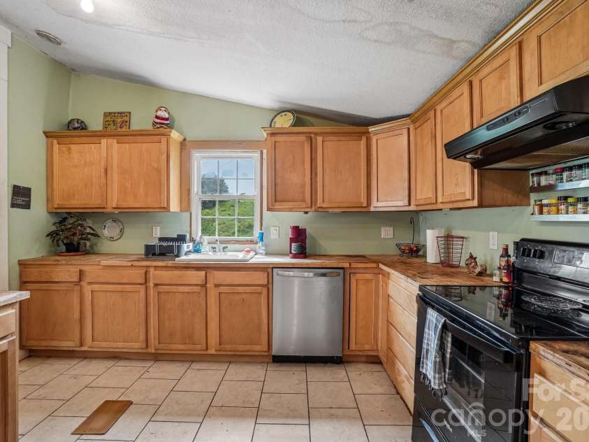 400 Morgan Branch Road, Marshall, NC 28753.  MLS# CAR4395318, YatesRealty ID 35075. 