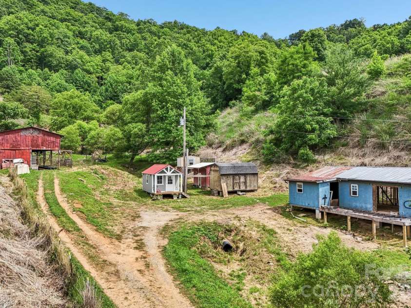 400 Morgan Branch Road, Marshall, NC 28753.  MLS# CAR4395318, YatesRealty ID 35075. 