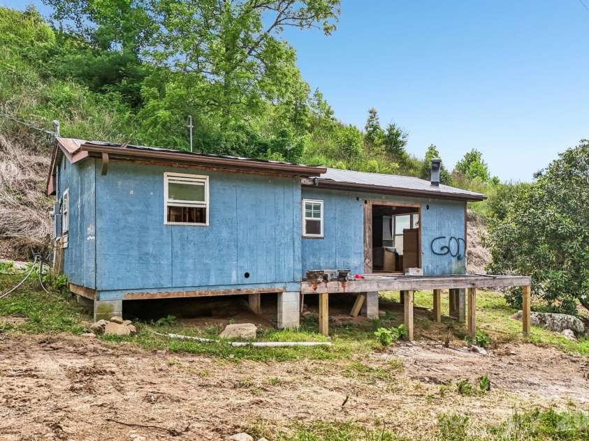 400 Morgan Branch Road, Marshall, NC 28753.  MLS# CAR4395318, YatesRealty ID 35075. 