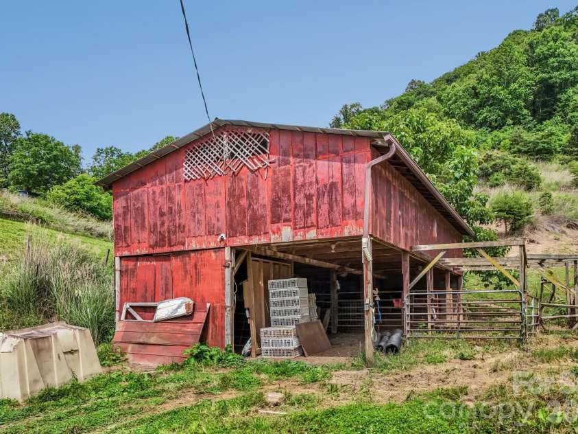400 Morgan Branch Road, Marshall, NC 28753.  MLS# CAR4395318, YatesRealty ID 35075. 