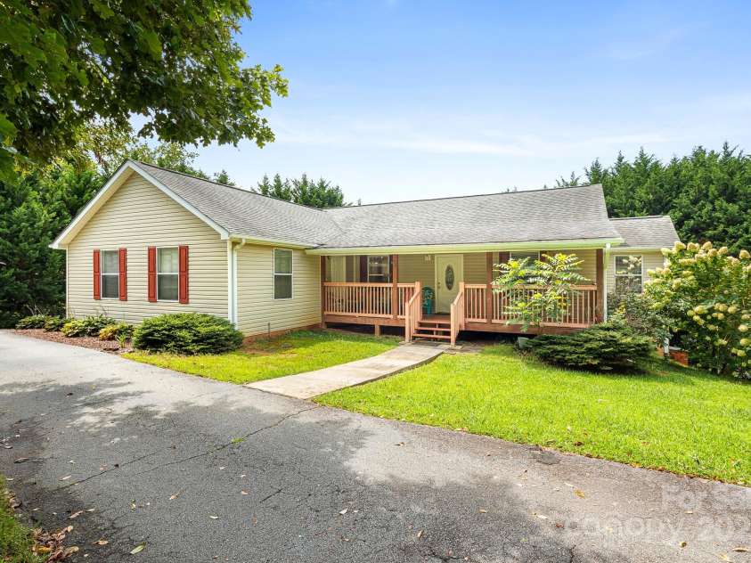 105 Robinson Cove Road, Candler, NC 28715.  MLS# CAR4293915, YatesRealty ID 35076. 