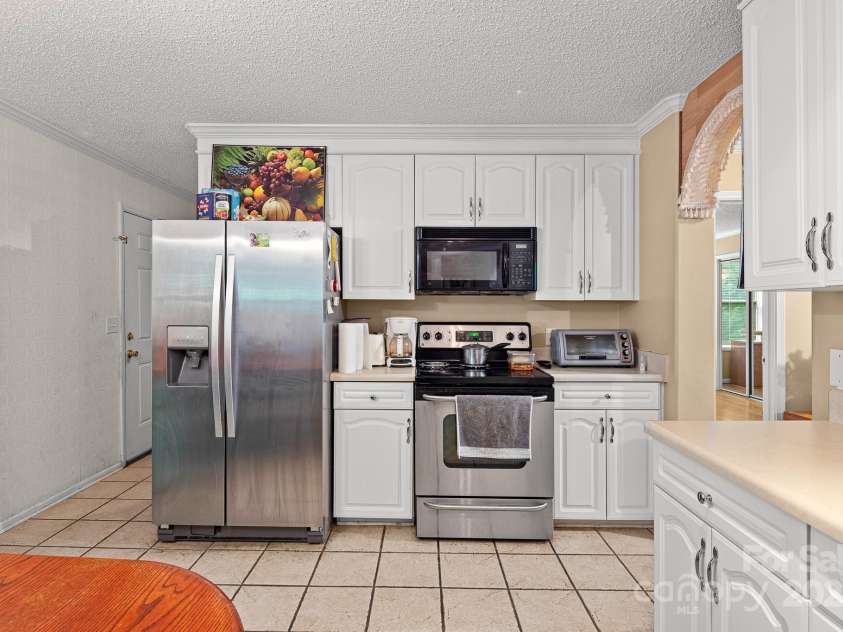 105 Robinson Cove Road, Candler, NC 28715.  MLS# CAR4293915, YatesRealty ID 35076. 