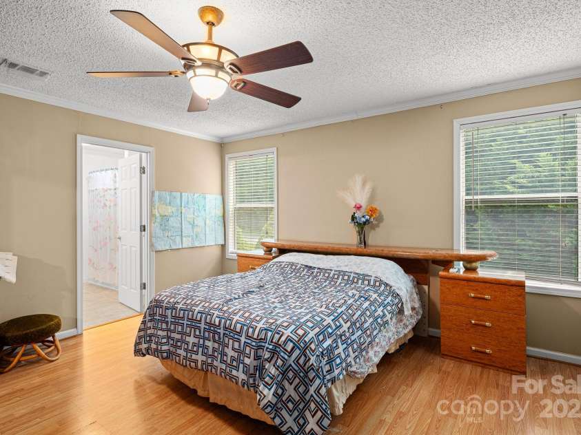 105 Robinson Cove Road, Candler, NC 28715.  MLS# CAR4293915, YatesRealty ID 35076. 