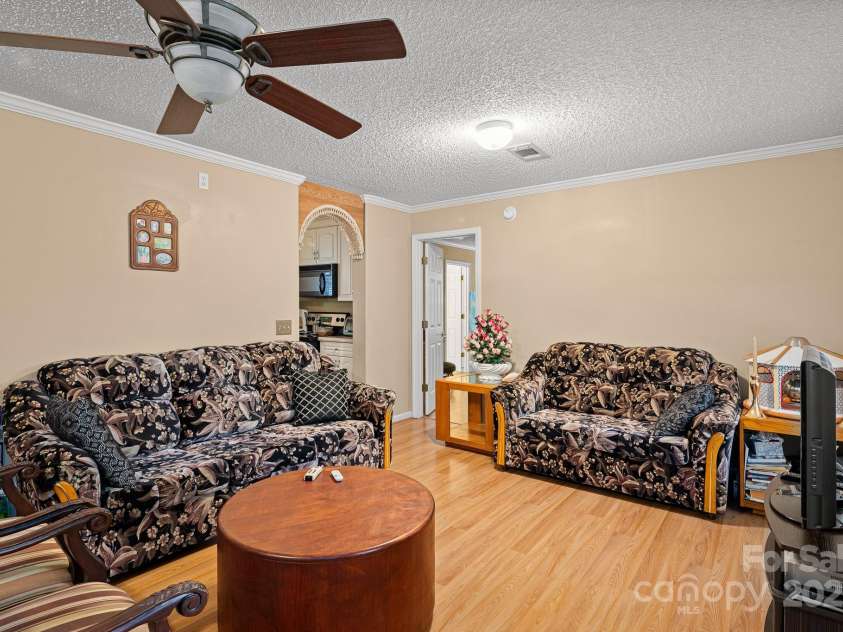 105 Robinson Cove Road, Candler, NC 28715.  MLS# CAR4293915, YatesRealty ID 35076. Lingin room