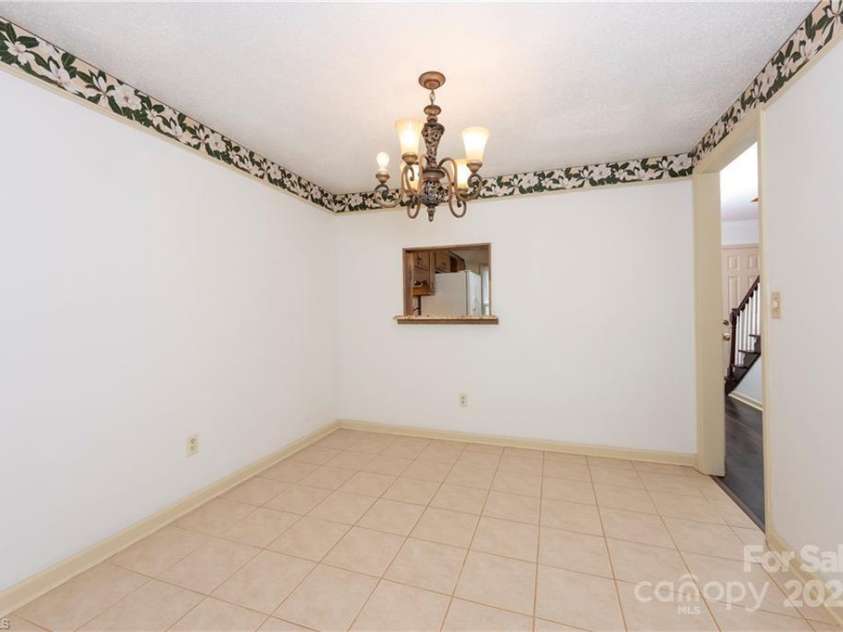 911 Shelby Drive, Greensboro, NC 27409.  MLS# CAR4297653, YatesRealty ID 35078. 