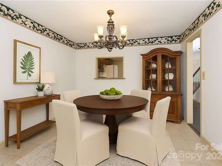 911 Shelby Drive, Greensboro, NC 27409.  MLS# CAR4297653, YatesRealty ID 35078. 