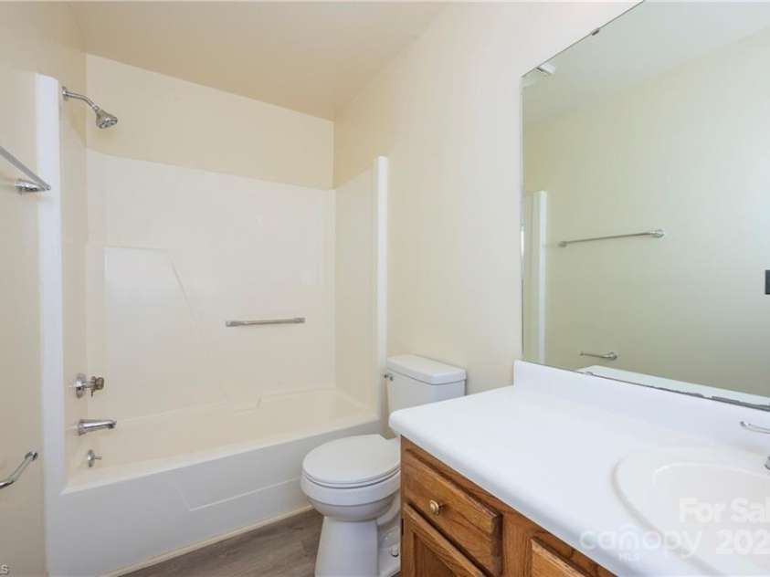 911 Shelby Drive, Greensboro, NC 27409.  MLS# CAR4297653, YatesRealty ID 35078. 