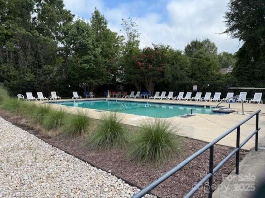 911 Shelby Drive, Greensboro, NC 27409.  MLS# CAR4297653, YatesRealty ID 35078. 