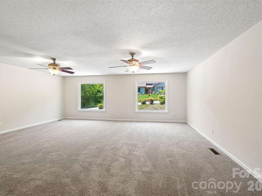 51 Wake Robin Way, Asheville, NC 28805.  MLS# CAR4396887, YatesRealty ID 35080. 