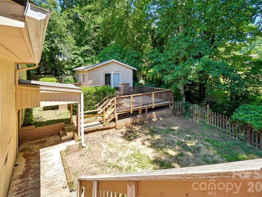 51 Wake Robin Way, Asheville, NC 28805.  MLS# CAR4396887, YatesRealty ID 35080. 