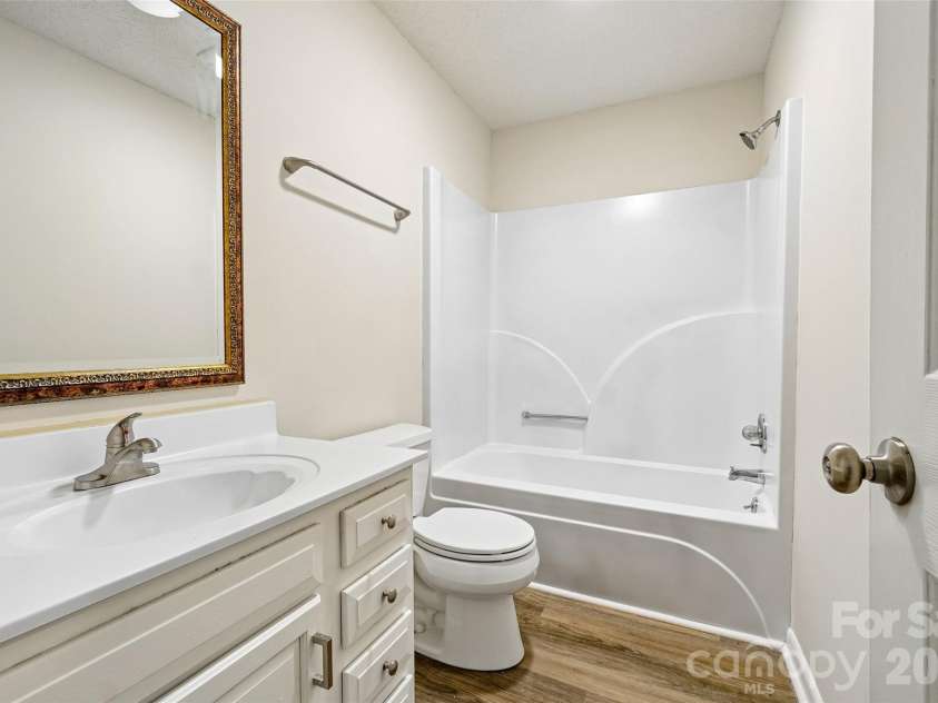 51 Wake Robin Way, Asheville, NC 28805.  MLS# CAR4396887, YatesRealty ID 35080. 