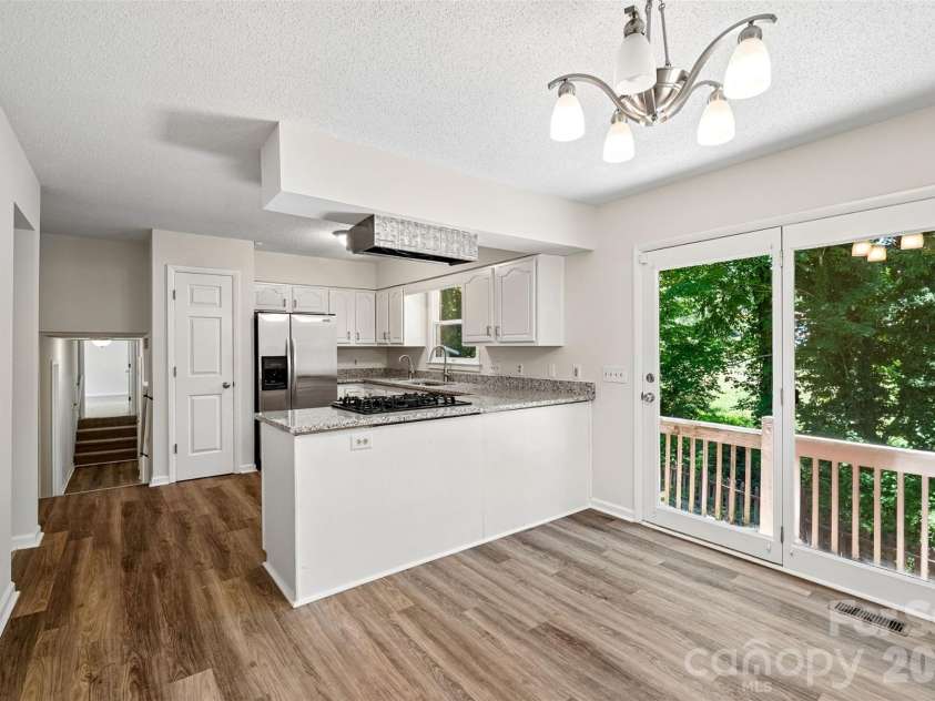 51 Wake Robin Way, Asheville, NC 28805.  MLS# CAR4396887, YatesRealty ID 35080. 