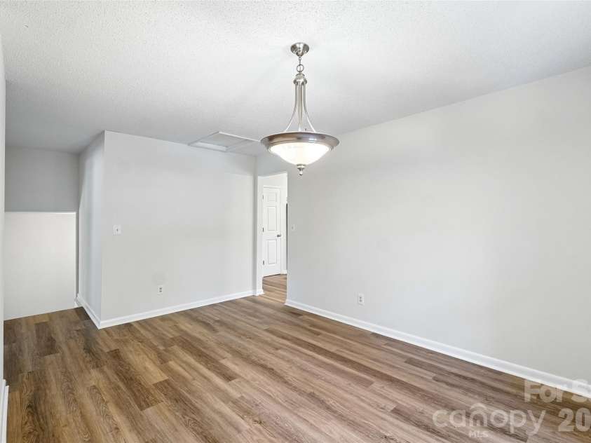 51 Wake Robin Way, Asheville, NC 28805.  MLS# CAR4396887, YatesRealty ID 35080. 