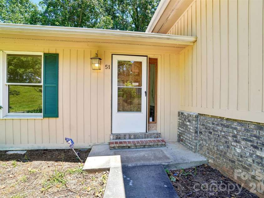 51 Wake Robin Way, Asheville, NC 28805.  MLS# CAR4396887, YatesRealty ID 35080. 
