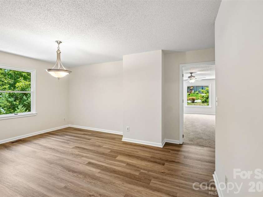 51 Wake Robin Way, Asheville, NC 28805.  MLS# CAR4396887, YatesRealty ID 35080. 