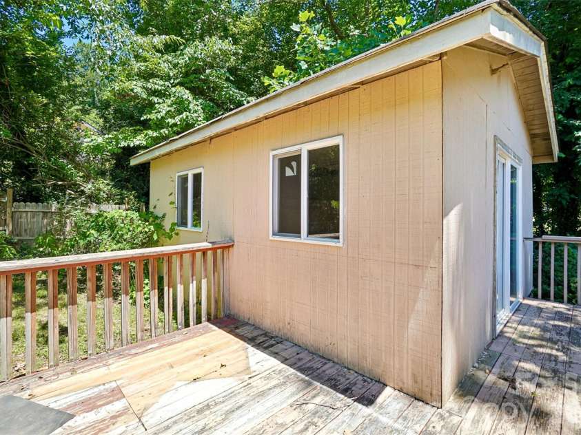 51 Wake Robin Way, Asheville, NC 28805.  MLS# CAR4396887, YatesRealty ID 35080. 