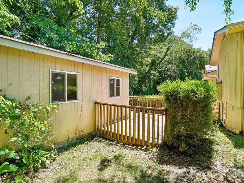 51 Wake Robin Way, Asheville, NC 28805.  MLS# CAR4396887, YatesRealty ID 35080. 