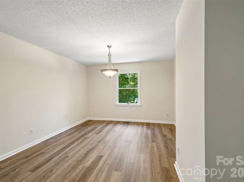 51 Wake Robin Way, Asheville, NC 28805.  MLS# CAR4396887, YatesRealty ID 35080. 
