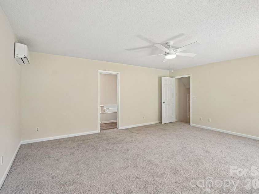 51 Wake Robin Way, Asheville, NC 28805.  MLS# CAR4396887, YatesRealty ID 35080. 