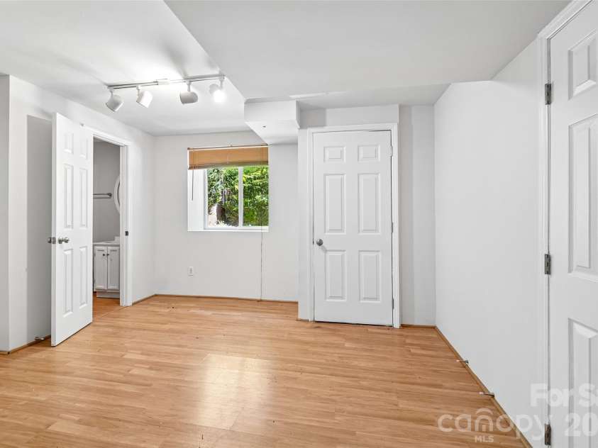 51 Wake Robin Way, Asheville, NC 28805.  MLS# CAR4396887, YatesRealty ID 35080. 