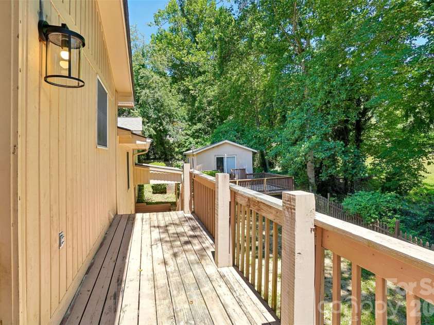 51 Wake Robin Way, Asheville, NC 28805.  MLS# CAR4396887, YatesRealty ID 35080. 