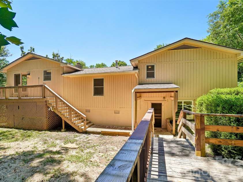 51 Wake Robin Way, Asheville, NC 28805.  MLS# CAR4396887, YatesRealty ID 35080. 