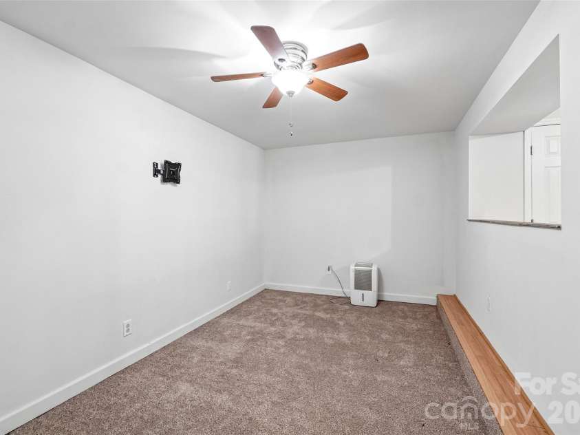51 Wake Robin Way, Asheville, NC 28805.  MLS# CAR4396887, YatesRealty ID 35080. 