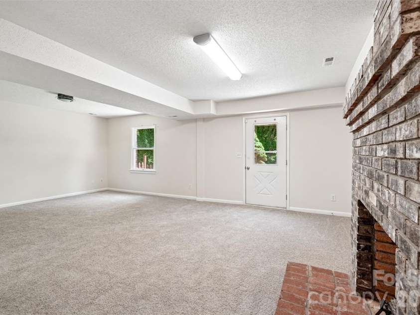 51 Wake Robin Way, Asheville, NC 28805.  MLS# CAR4396887, YatesRealty ID 35080. 