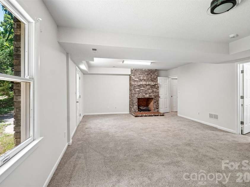 51 Wake Robin Way, Asheville, NC 28805.  MLS# CAR4396887, YatesRealty ID 35080. 