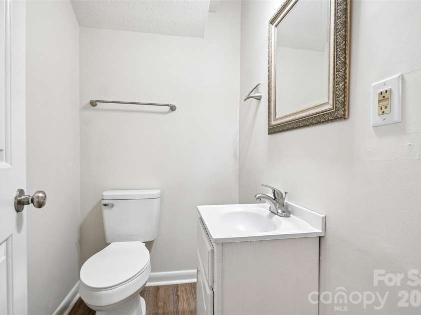 51 Wake Robin Way, Asheville, NC 28805.  MLS# CAR4396887, YatesRealty ID 35080. 