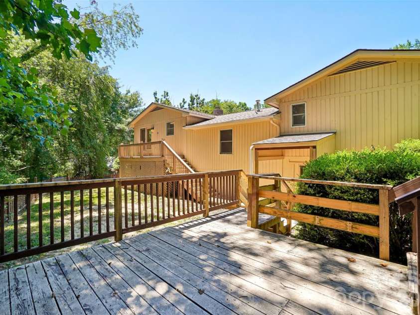 51 Wake Robin Way, Asheville, NC 28805.  MLS# CAR4396887, YatesRealty ID 35080. 
