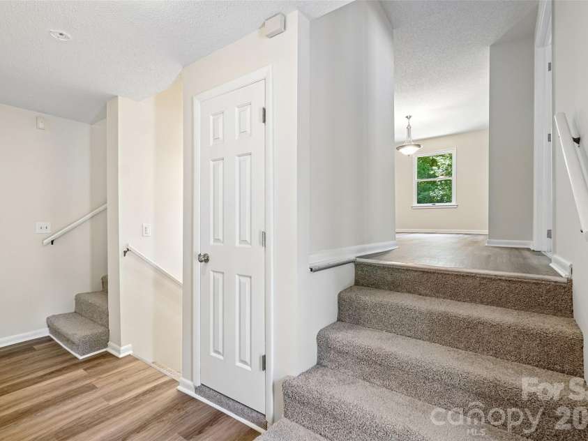51 Wake Robin Way, Asheville, NC 28805.  MLS# CAR4396887, YatesRealty ID 35080. 