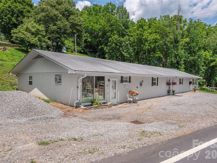 702 Love Joy Road, Canton, NC 28716.  MLS# CAR4400160, YatesRealty ID 35081. 