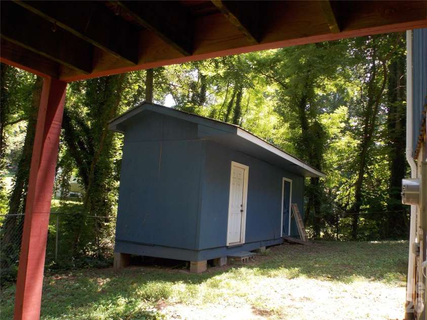 145 Hibriten Mountain Road, Lenoir, NC 28645.  MLS# CAR4397553, YatesRealty ID 35082. 